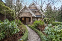 6417 Pitt Street  West Vancouver, BC V7W 2C1