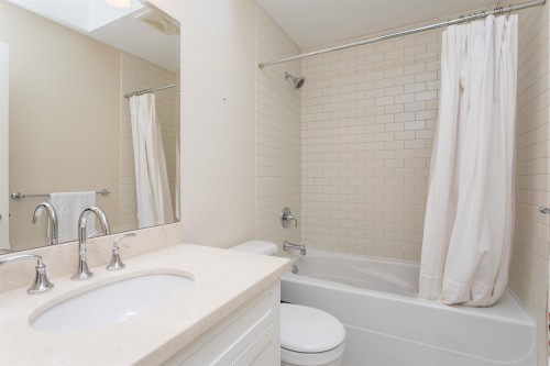 6417 Pitt Street, West Vancouver, BC 