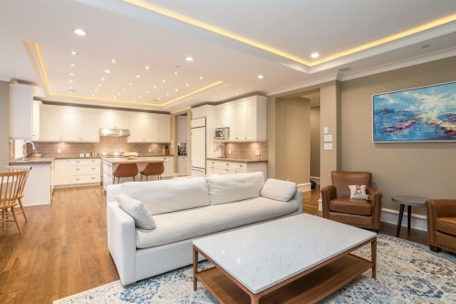 6417 Pitt Street, West Vancouver, BC 