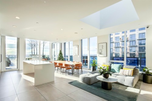 702-5058 Joyce Street, Vancouver, BC 