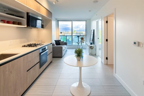 702-5058 Joyce Street, Vancouver, BC 