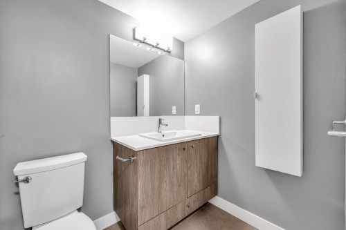 206-2525 Clarke Street, Port Moody, BC 