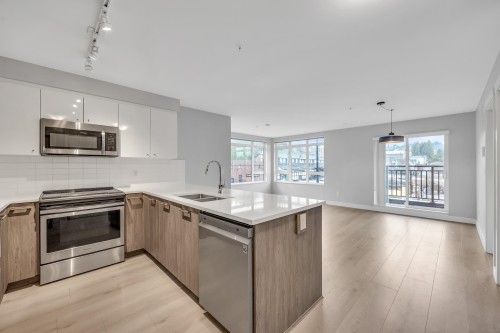 206-2525 Clarke Street, Port Moody, BC 