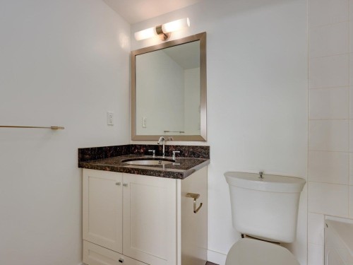 1607-1 Renaissance Square, New Westminster, BC 