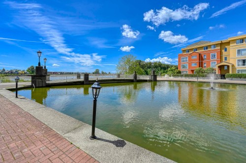 1607-1 Renaissance Square, New Westminster, BC 