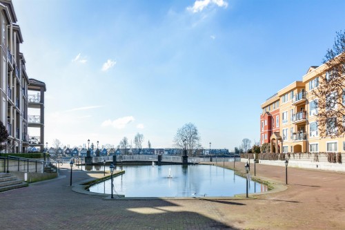 1607-1 Renaissance Square, New Westminster, BC 