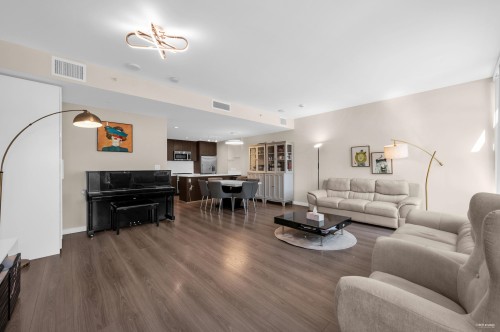 16-8677 Capstan Way, Richmond, BC 