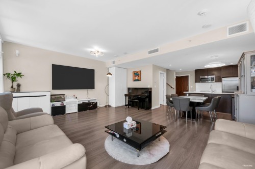 16-8677 Capstan Way, Richmond, BC 