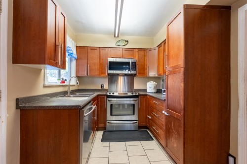 22023 Lougheed Highway, Maple Ridge, BC 