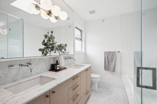 5921 Ontario Street, Vancouver, BC 