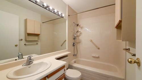 304-7300 Moffatt Road, Richmond, BC 