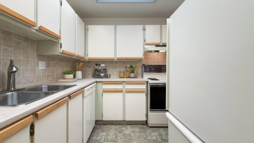 304-7300 Moffatt Road, Richmond, BC 