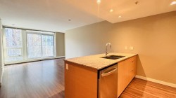 306-135 15th Street E North Vancouver, BC V7L 0C4