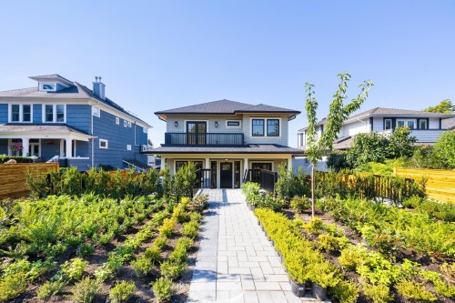 263 6Th Street W, North Vancouver, BC 