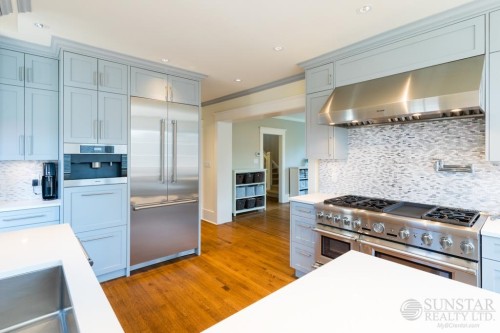 2500 37Th Avenue W, Vancouver, BC 