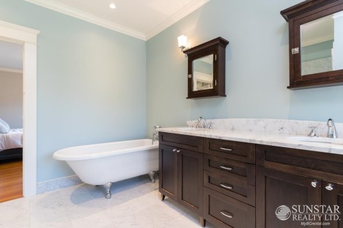 2500 37Th Avenue W, Vancouver, BC 