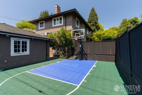 2500 37Th Avenue W, Vancouver, BC 