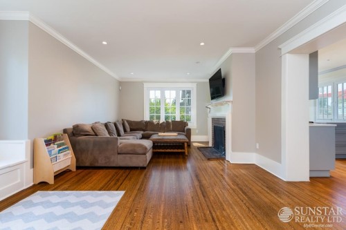 2500 37Th Avenue W, Vancouver, BC 