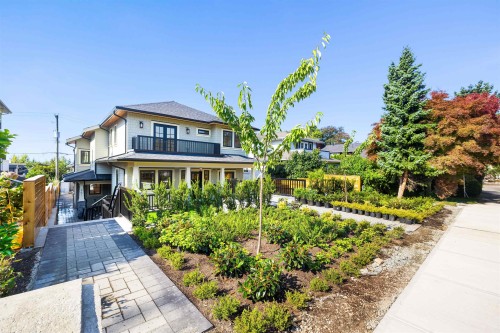 261 6Th Street W, North Vancouver, BC 