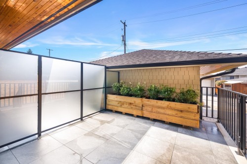 261 6Th Street W, North Vancouver, BC 