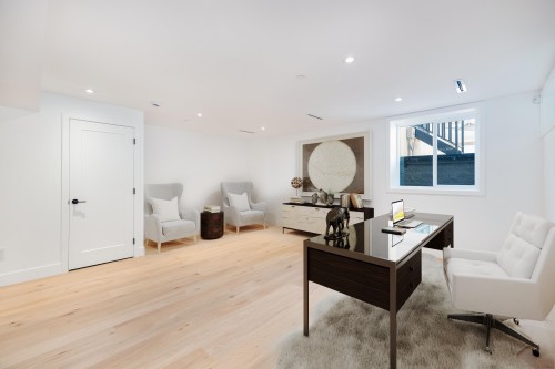 265 6Th Street W, North Vancouver, BC 