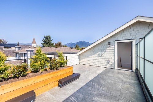 265 6Th Street W, North Vancouver, BC 