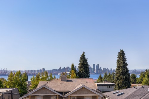265 6Th Street W, North Vancouver, BC 