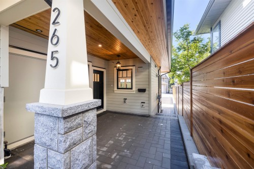 265 6Th Street W, North Vancouver, BC 