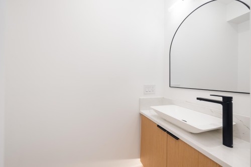 265 6Th Street W, North Vancouver, BC 