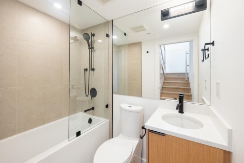 265 6Th Street W, North Vancouver, BC 