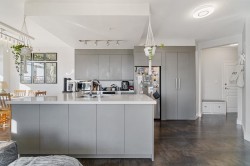 654-1483 King Edward Avenue E Vancouver, BC V5N 5Z3