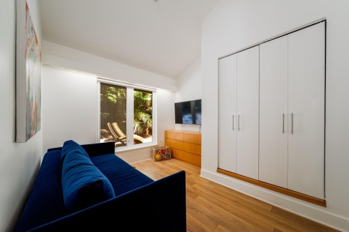 3985 Bayridge Avenue, West Vancouver, BC 