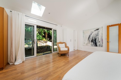 3985 Bayridge Avenue, West Vancouver, BC 