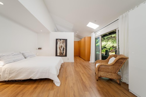 3985 Bayridge Avenue, West Vancouver, BC 