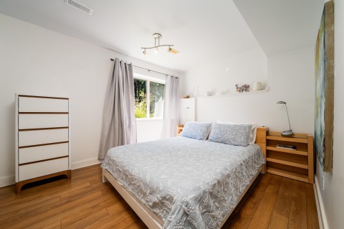 3985 Bayridge Avenue, West Vancouver, BC 