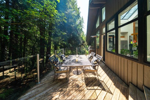 3985 Bayridge Avenue, West Vancouver, BC 