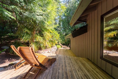 3985 Bayridge Avenue, West Vancouver, BC 