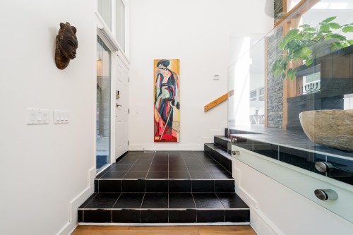 3985 Bayridge Avenue, West Vancouver, BC 