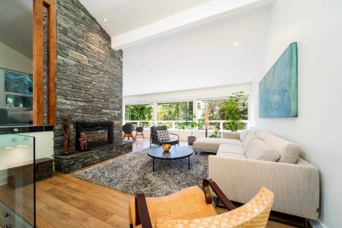 3985 Bayridge Avenue, West Vancouver, BC 