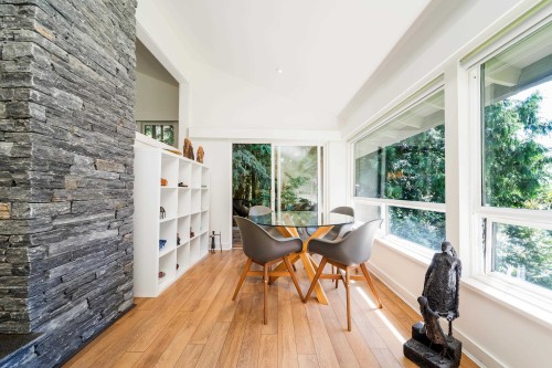 3985 Bayridge Avenue, West Vancouver, BC 