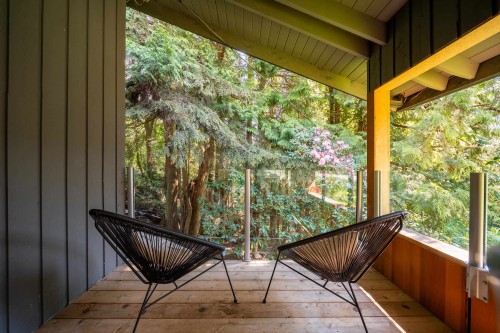 3985 Bayridge Avenue, West Vancouver, BC 