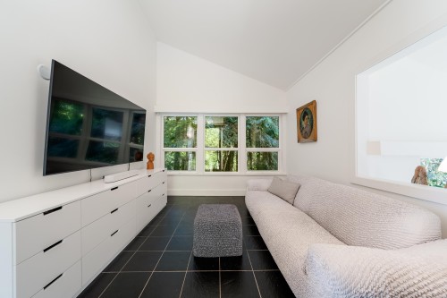 3985 Bayridge Avenue, West Vancouver, BC 