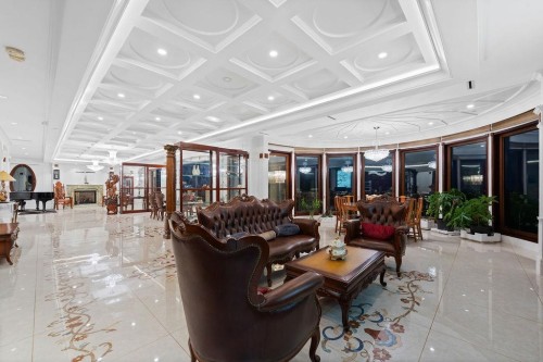 1327 Chartwell Drive, West Vancouver, BC 