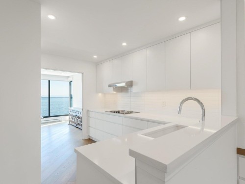 203-2190 Argyle Avenue, West Vancouver, BC 