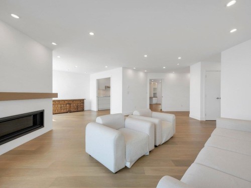 203-2190 Argyle Avenue, West Vancouver, BC 