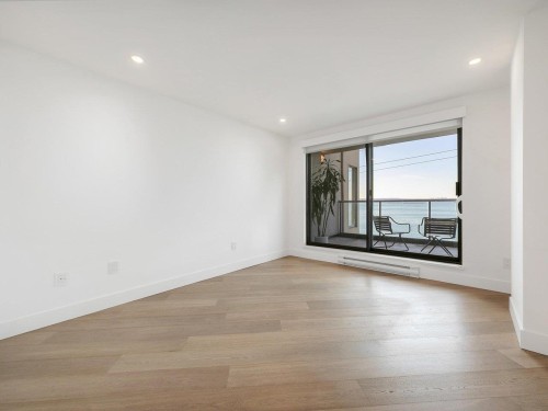 203-2190 Argyle Avenue, West Vancouver, BC 