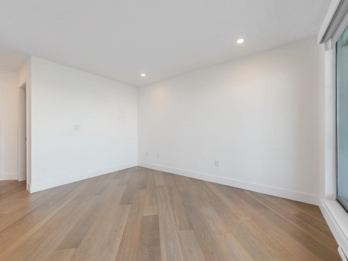 203-2190 Argyle Avenue, West Vancouver, BC 