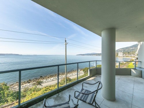 203-2190 Argyle Avenue, West Vancouver, BC 