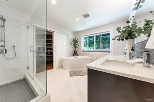 949 Hartford Place, North Vancouver, BC 