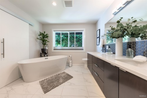 949 Hartford Place, North Vancouver, BC 